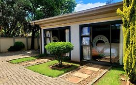 Emzini Guesthouse Universitas